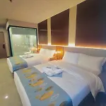 Skyport Hotel