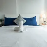 The Hmlet Manila, Near Poblacion Makati Nightlife