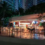 Avi\'S Azure Staycation