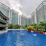 Avi\'S Azure Staycation