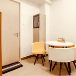 2 Bedroom Condo Trees Residences Netflix Games Karaoke