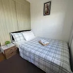 Cozy Place In Taguig With Free Wifi - Near Bgc And Airport