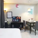Cozy Condo Near Bgc And Ortigas With Free Gym & Pool