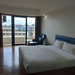 Hotel S