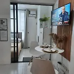 Stylish Condo At Mezza 1 With Fast Wifi Netflix