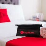 Reddoorz Premium @ Vista Heights Legarda