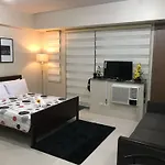One Palm Tree Apartments