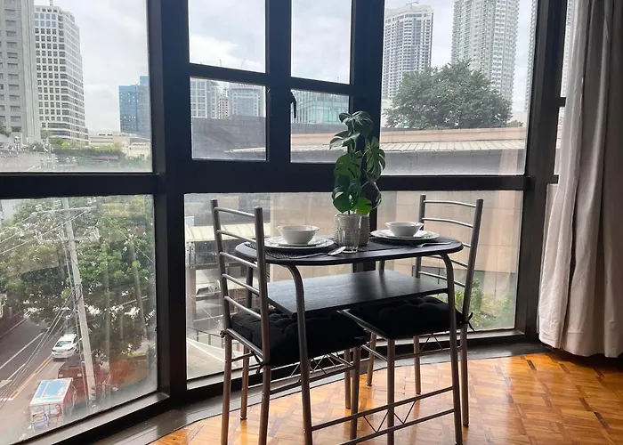 Chic & Bright Studio Across Greenbelt