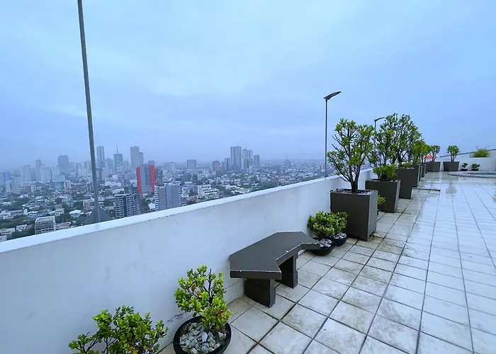 Condo Along Tomas Morato W/ Wifi Smarttv & Karaoke