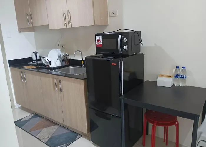 Breeze Residences - 1Br Unit With Balcony -Top Floor