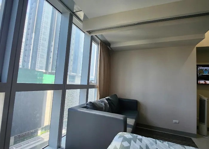 Bgc Uptown Mall Suite