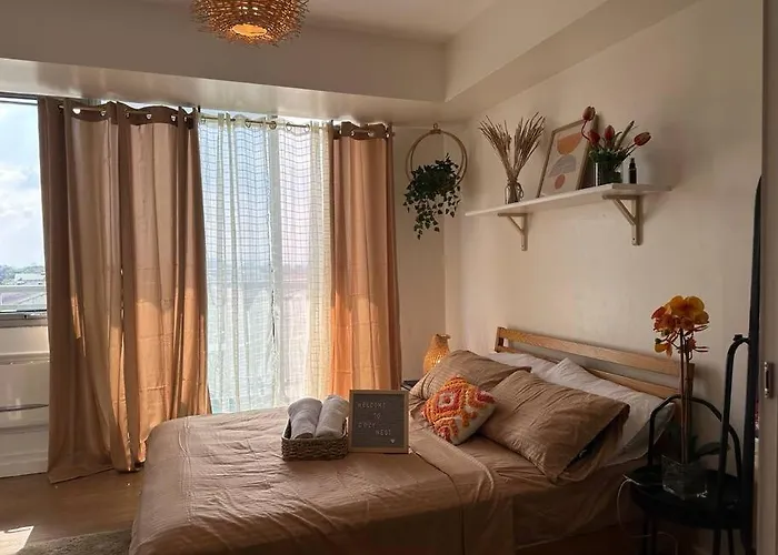 Cozy Nest At Azure Residences