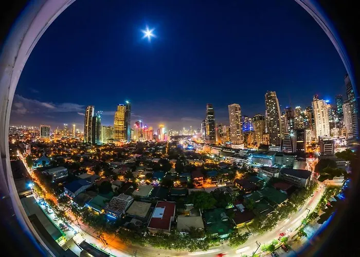 Manila Skyline View Digital Nomad Studio With Balcony