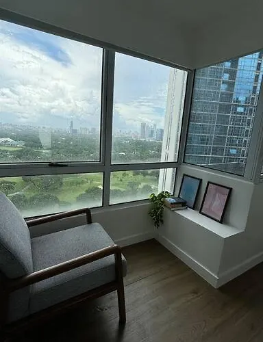 2 Bedroom Luxe Manila Golf View Loft In Bgc