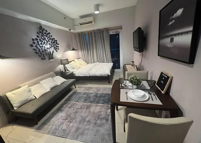 Cozy Makati Condo Getaway With Balcony