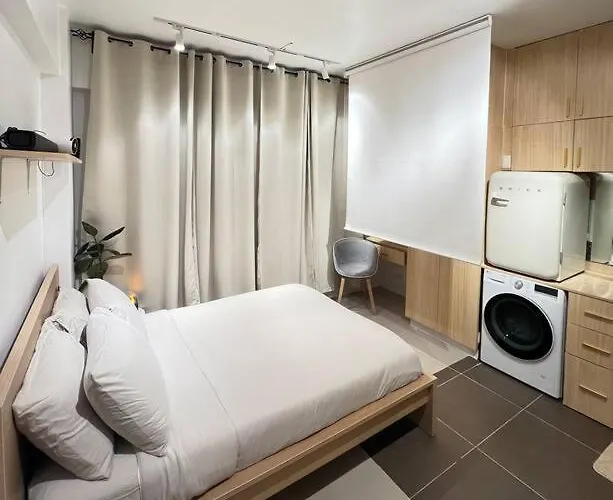 Chic & Cozy Apartment Near Bgc With Home Theater Setup