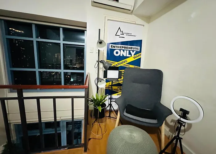 Modern 1Br Loft, City Center