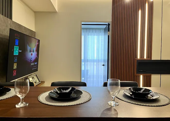 Venice Bgc Luxury Condo - Balcony, Pool, Wi-Fi