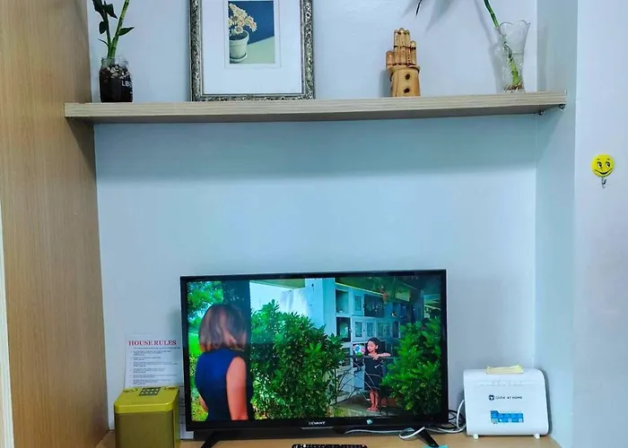 5Th Floor Studio Type Unit With Street View
