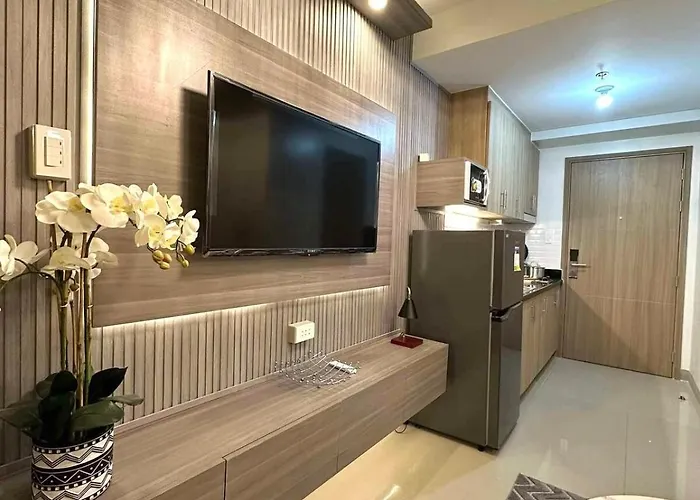 Shore 2 Residences, 1Br Balcony - Pool View