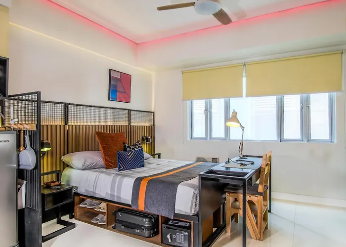Relaxing Apt Bgc Business Ready With 84Inch Cinema