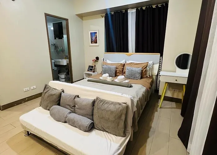 Two Palm Tree Villas Condominium - Studio 8A With Balcony - Across Terminal 3 Airport