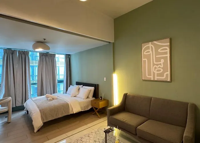 Modern Classic 1 Bedroom In Uptown Bgc