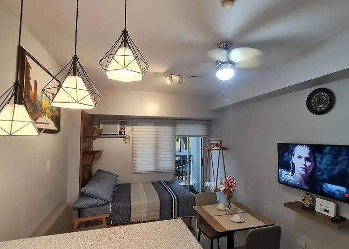 Affordable Condo In Makati W/ Wi-Fi, Netflix, Pool