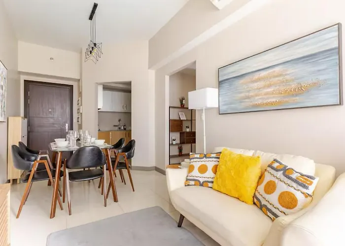 Bgc Taguig Uptown 3Br Corner Unit With Pool View, Bath Tub, Wifi, Beside Landers Bgc