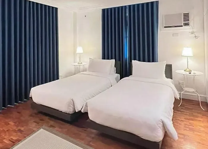 Miranamin Nest Kamantigi Room - Pet Friendly, Shared Kitchen, Historical Home!