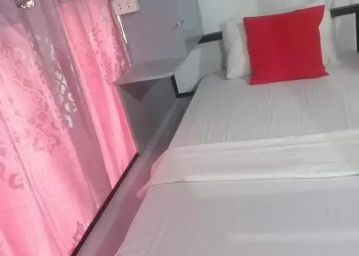 Sean Lojed Hostel