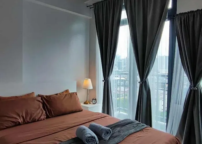 The Hmlet Manila, Near Poblacion Makati Nightlife