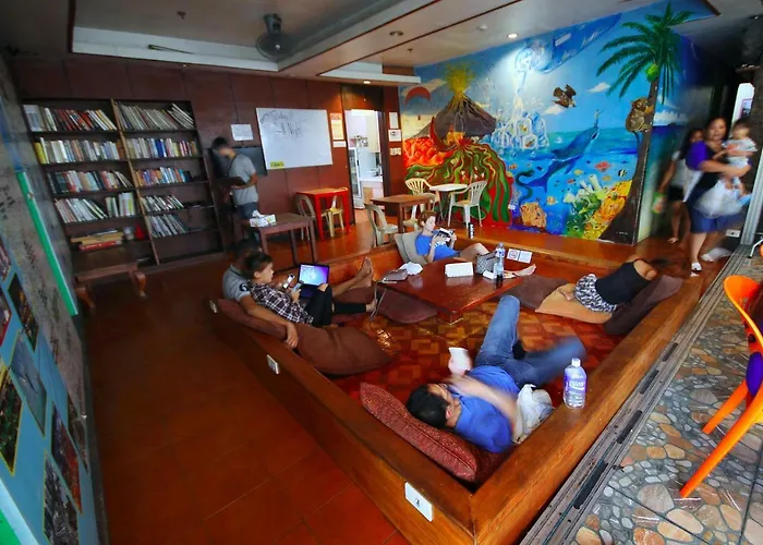 Stay Malate (Wanderers Guest House)