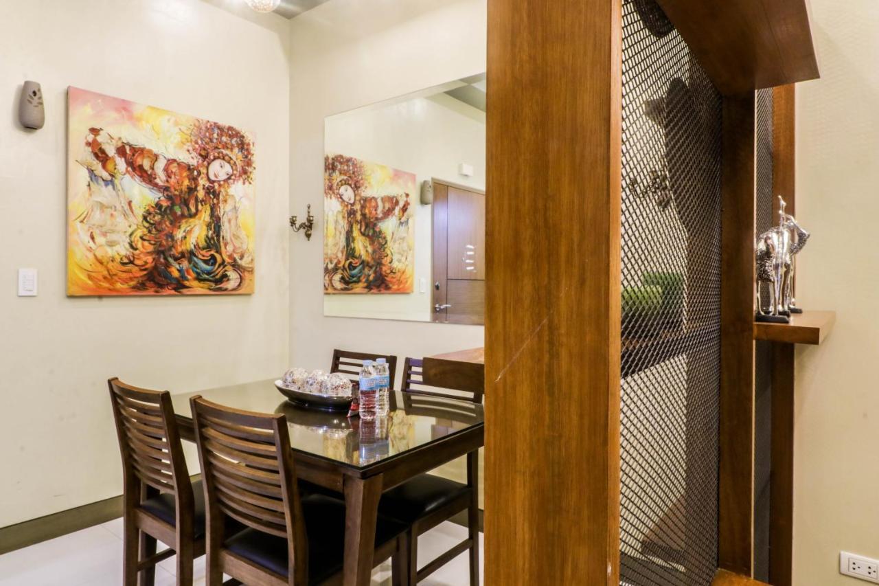Prs At One Palm Tree Near T3 Airport *
