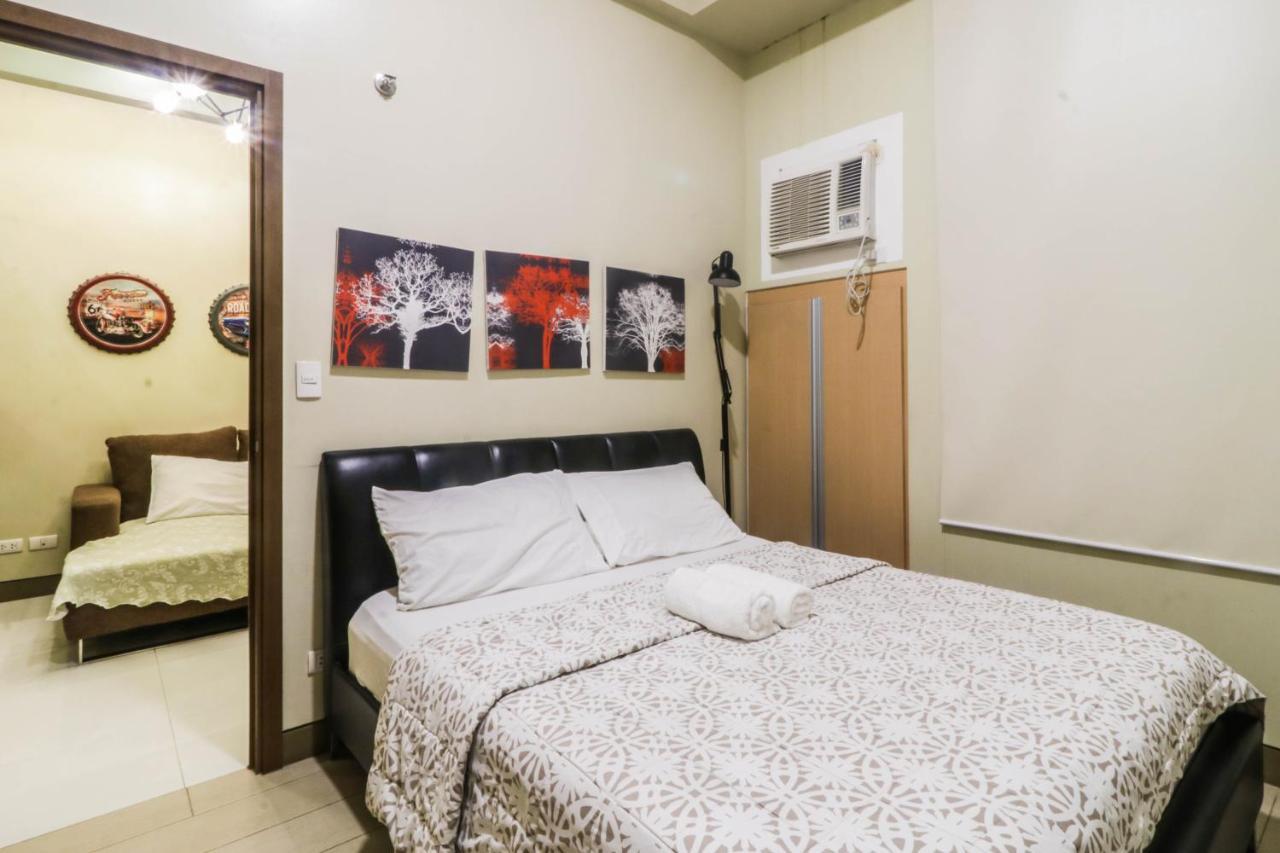 Prs At One Palm Tree Near T3 Airport * Manila