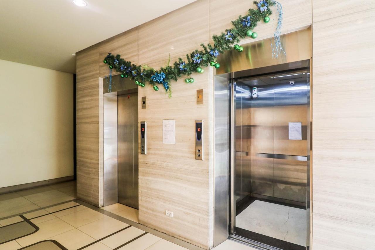 Prs At One Palm Tree Near T3 Airport * Manila