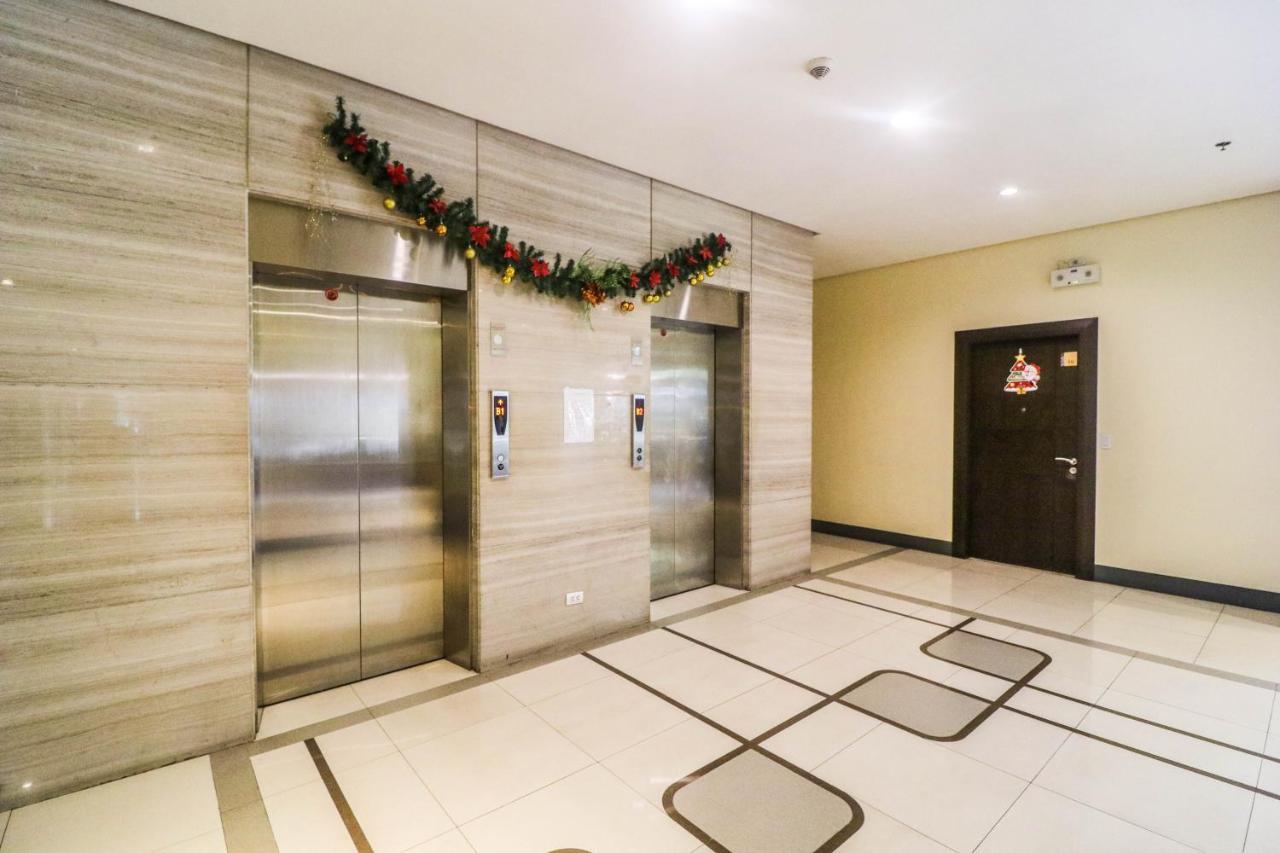 Prs At One Palm Tree Near T3 Airport Manila