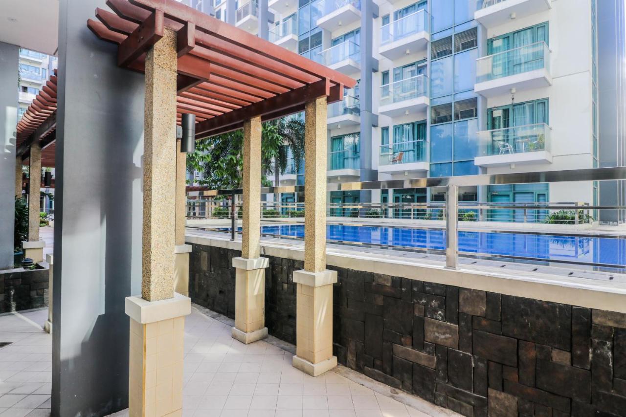 Prs At One Palm Tree Near T3 Airport