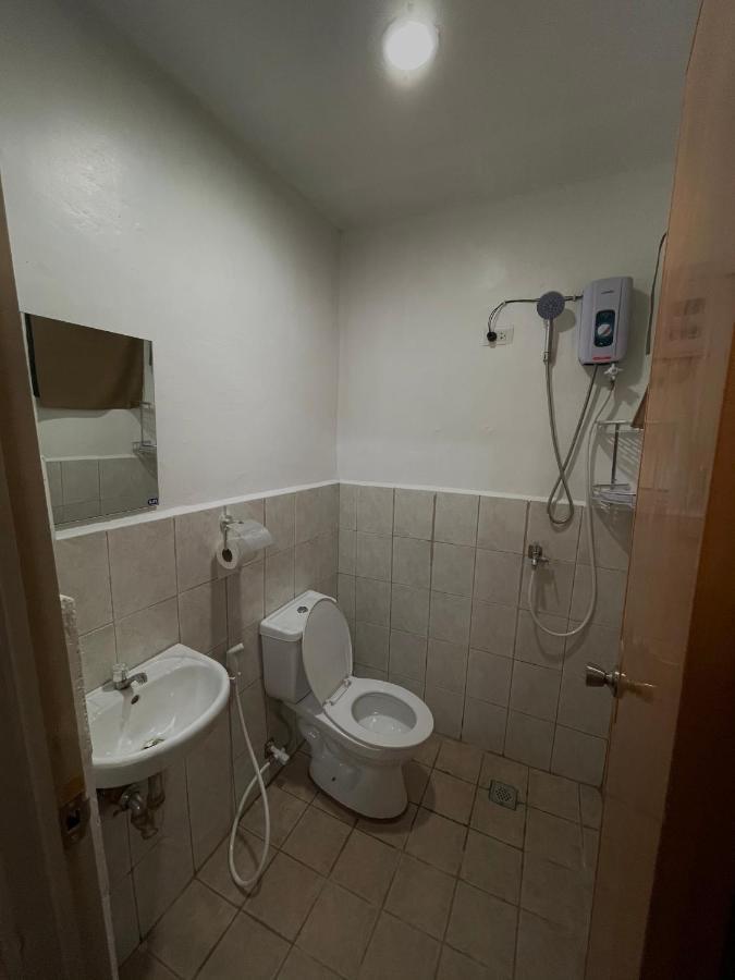 Staycation Cozy Comfortable Quality Fast Internet Worldwide Channel Cable Tv Gaming Netflix Sanitize Manila