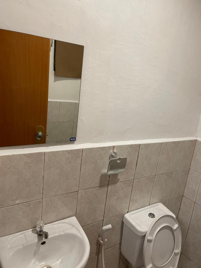 Staycation Cozy Comfortable Quality Fast Internet Worldwide Channel Cable Tv Gaming Netflix Sanitize Apartment Manila