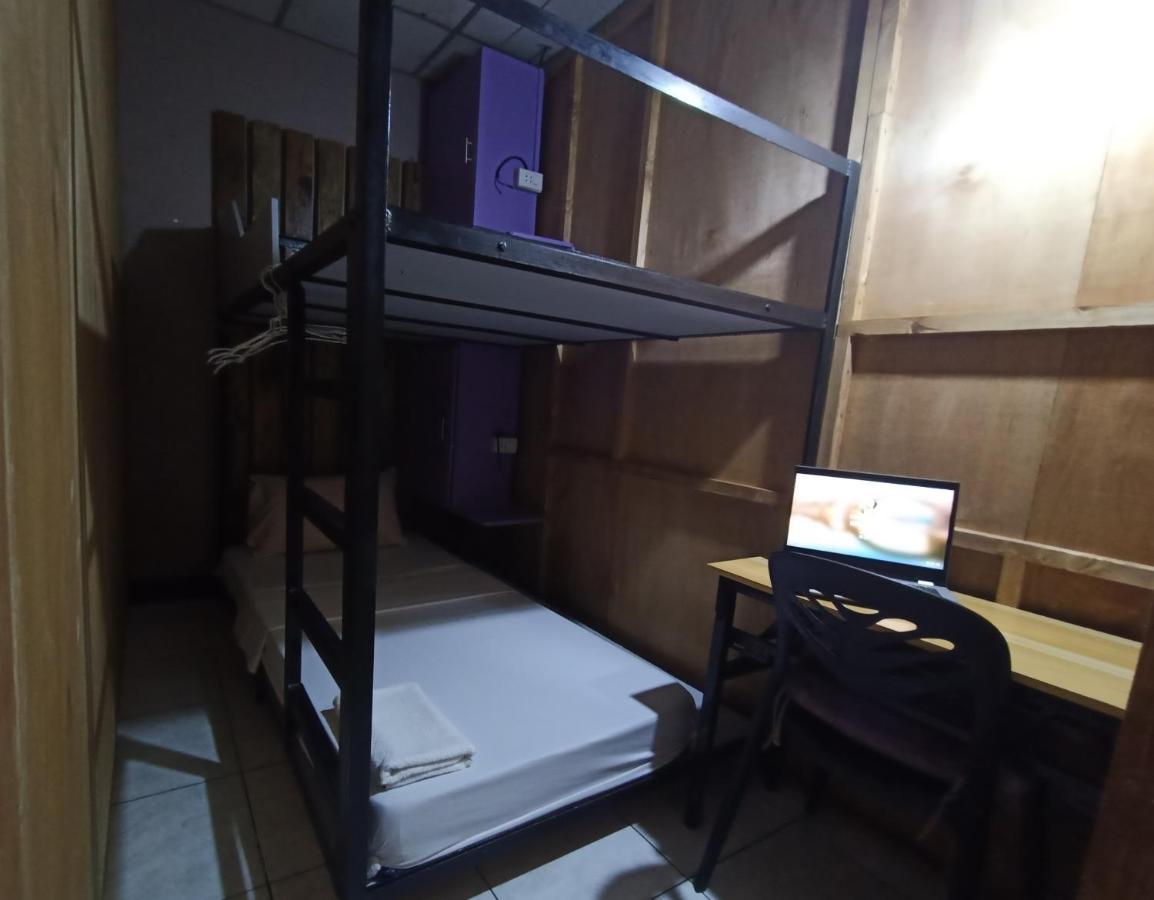 Sean's Boat Hostel