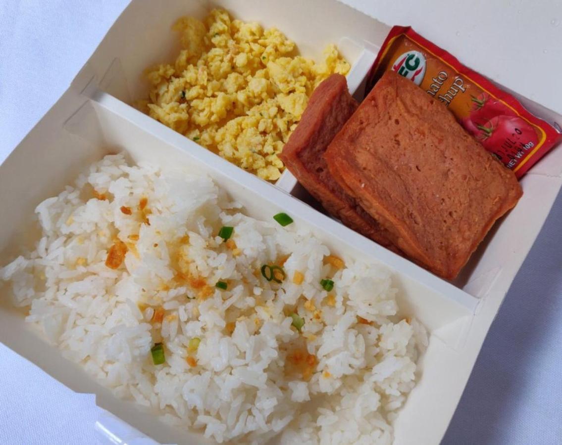 Reddoorz Plus @ Urban Deca Tondo Manila