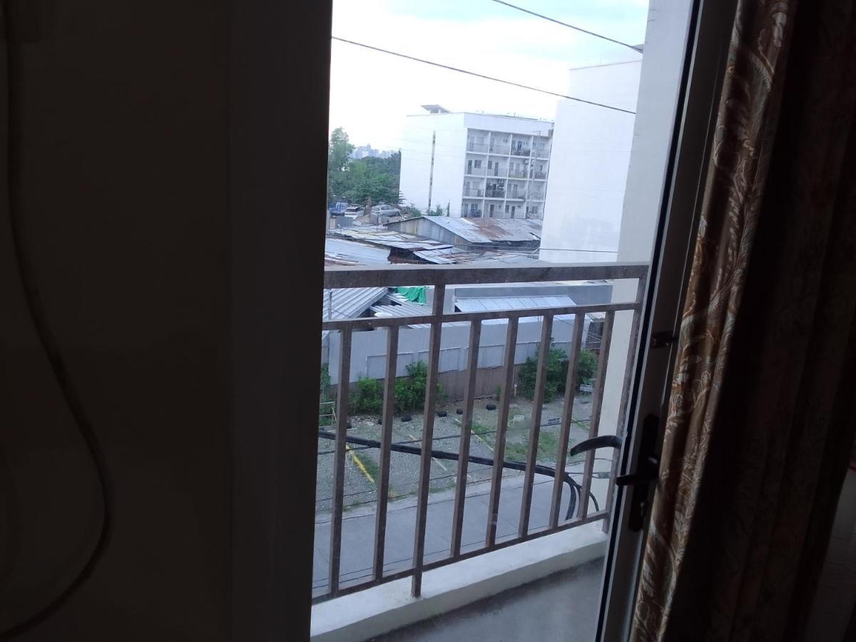 Emmanuel's Service Near The Airport Apartment