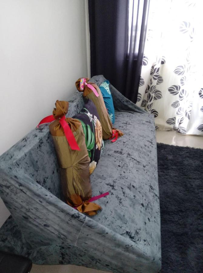 Lovely 2-br W/balcony In Sm-sucat, Paranaque Apartment *
