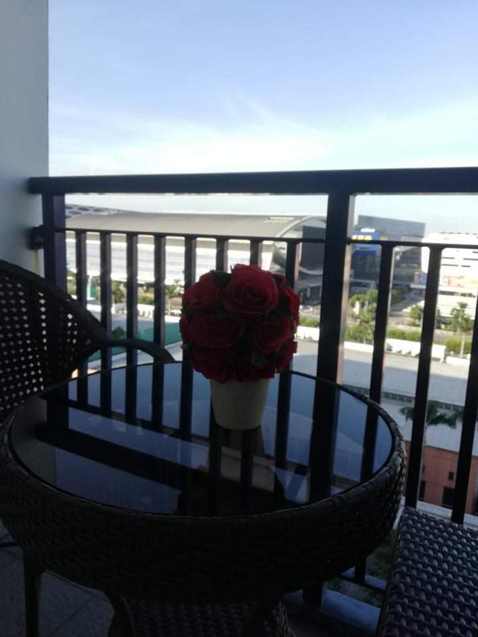 Moa's Spot At Sea Residences * Manila
