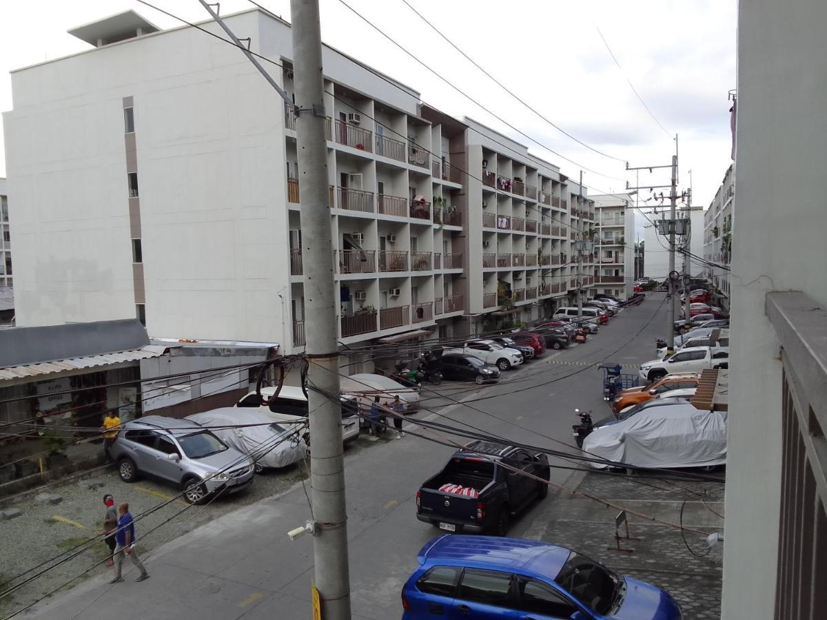 Emmanuel's Service Near The Airport Apartment *