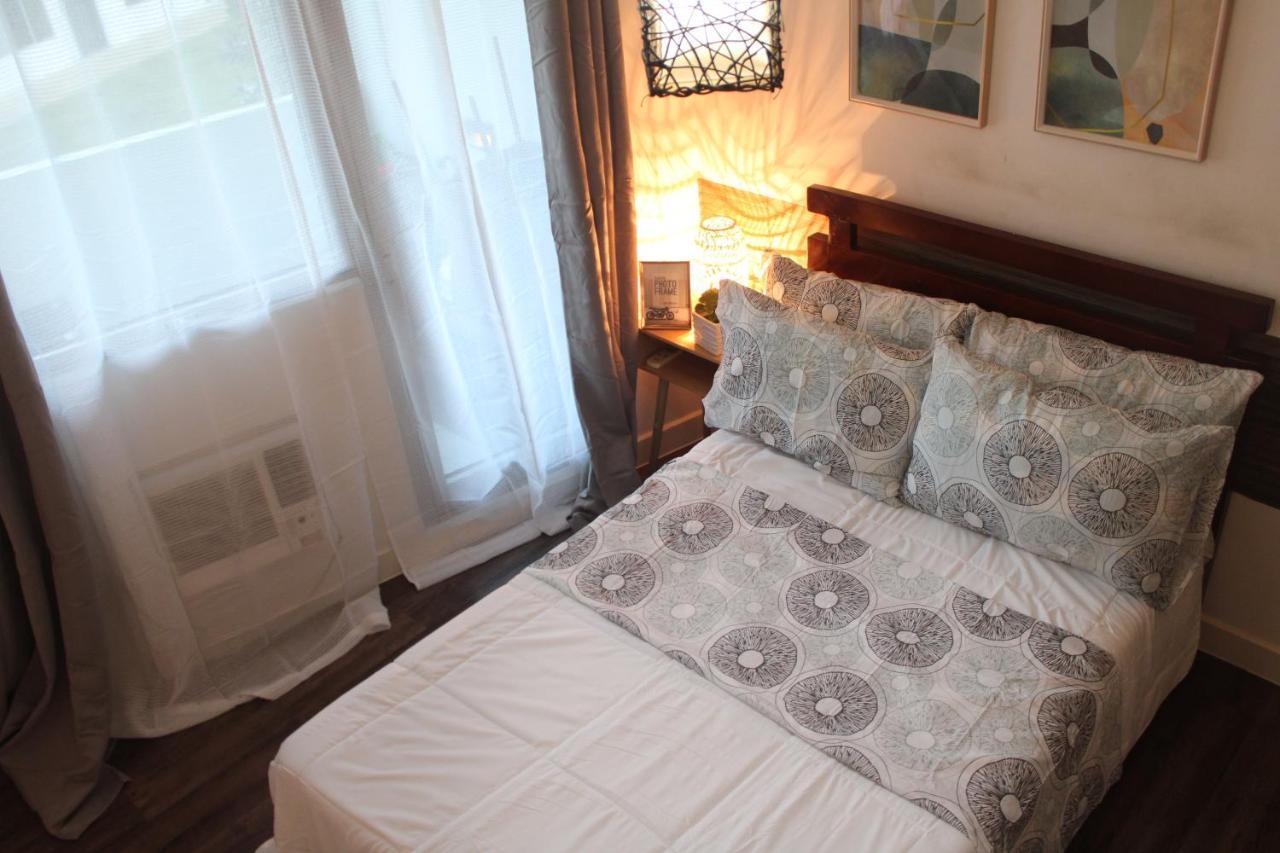 A2j Huge Modern Luxury 2br Balcony Near Ever Gotesco * Manila