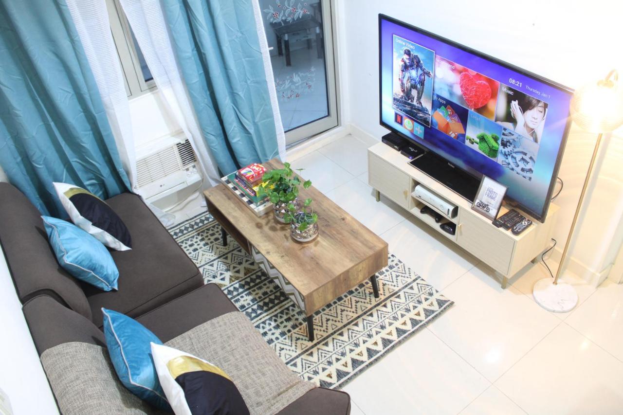 A2j Huge Modern Luxury 2br Balcony Near Ever Gotesco * Manila