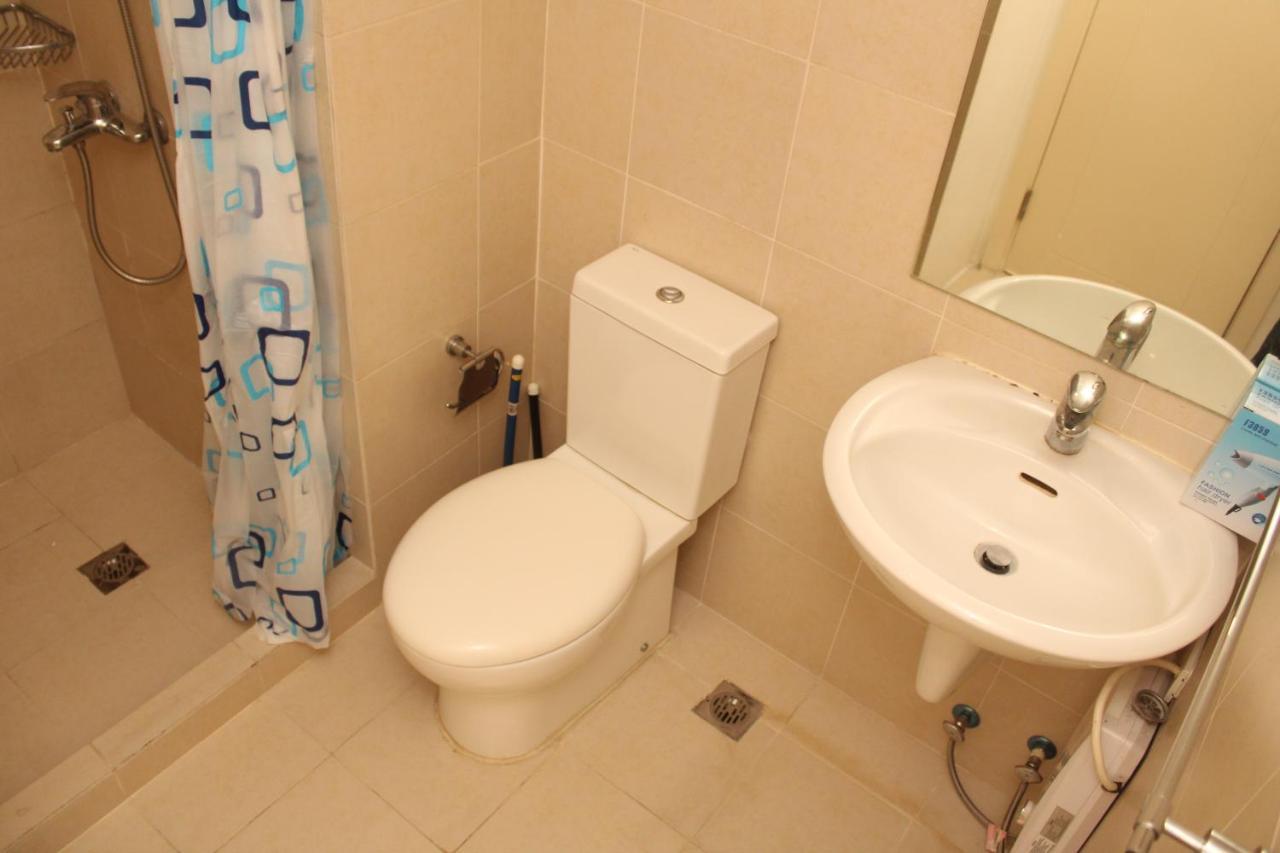 A2j Huge Modern Luxury 2br Balcony Near Ever Gotesco Apartment Manila