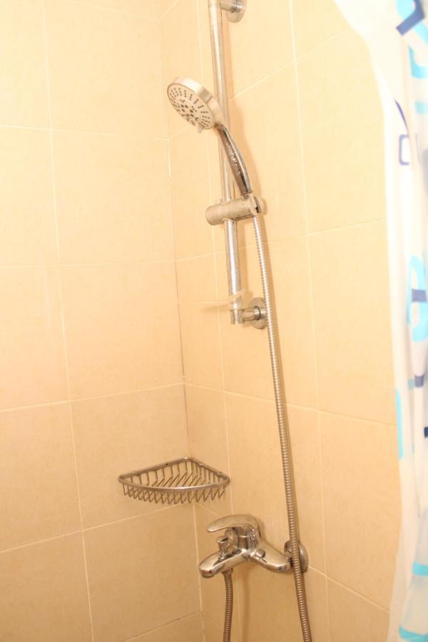 A2j Huge Modern Luxury 2br Balcony Near Ever Gotesco * Manila